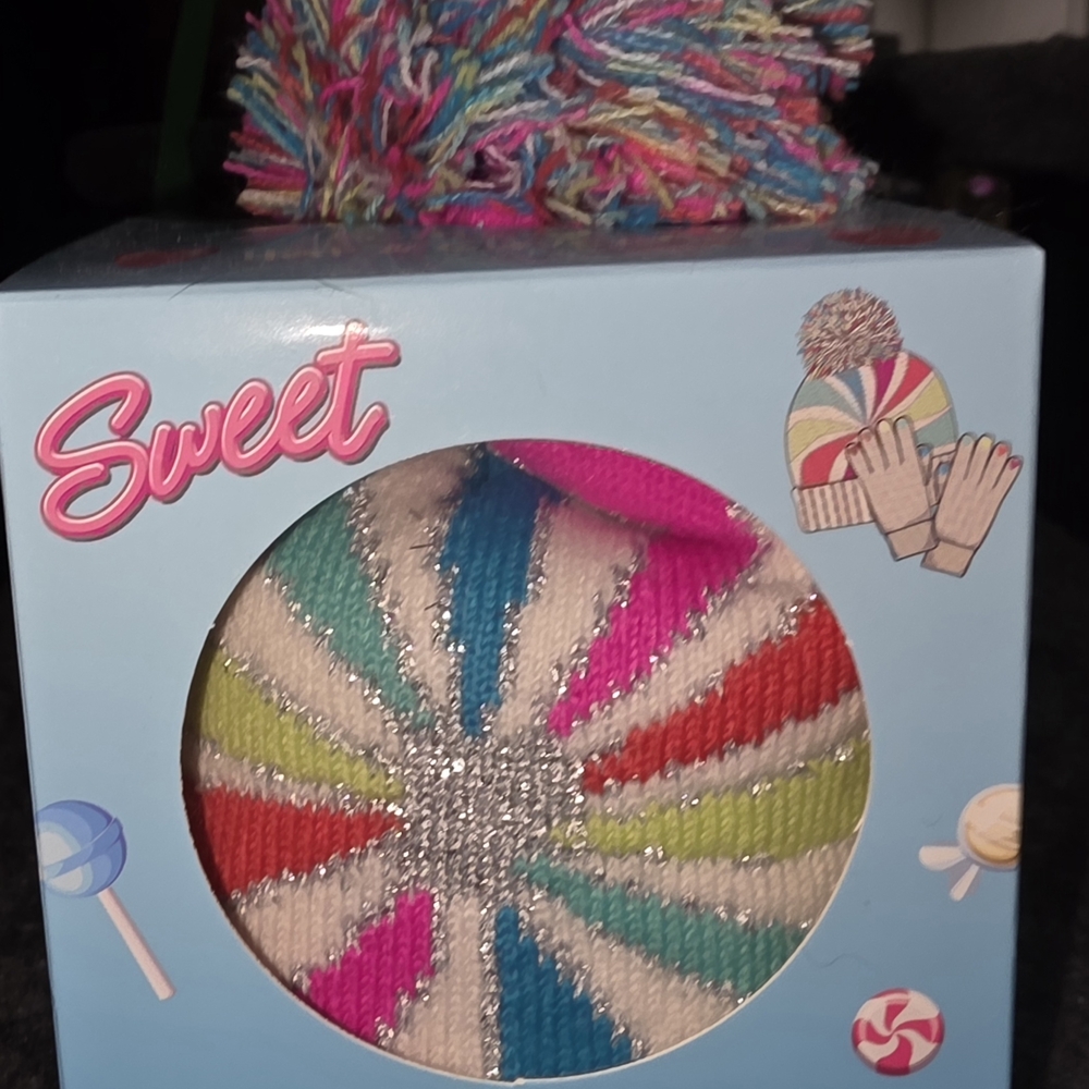 Sweet Multicolor Kids Pom-Pom Hat And Gloves